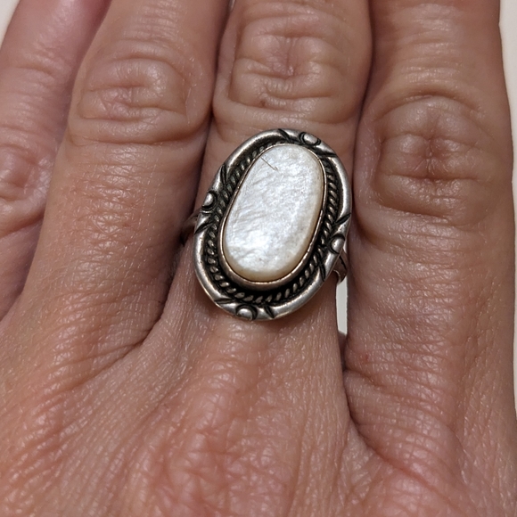 Vintage Jewelry - VTG SIGNED J-R-LAKE NAVAJO STERLING SILVER MOP RING SZ.8